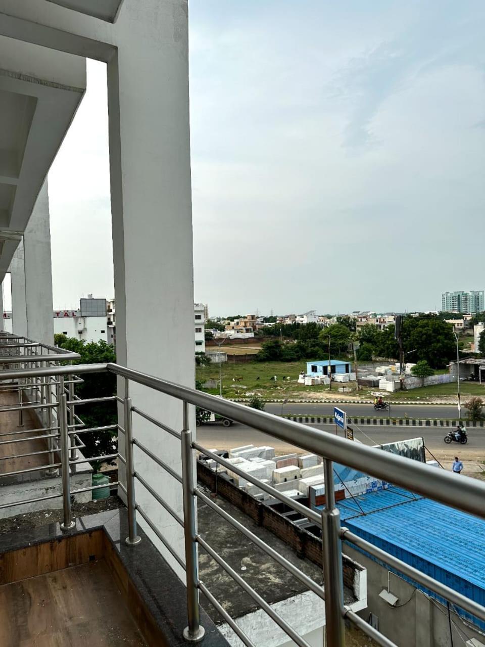 Grand Pearl Hotel & Banquet Lucknow Bagian luar foto
