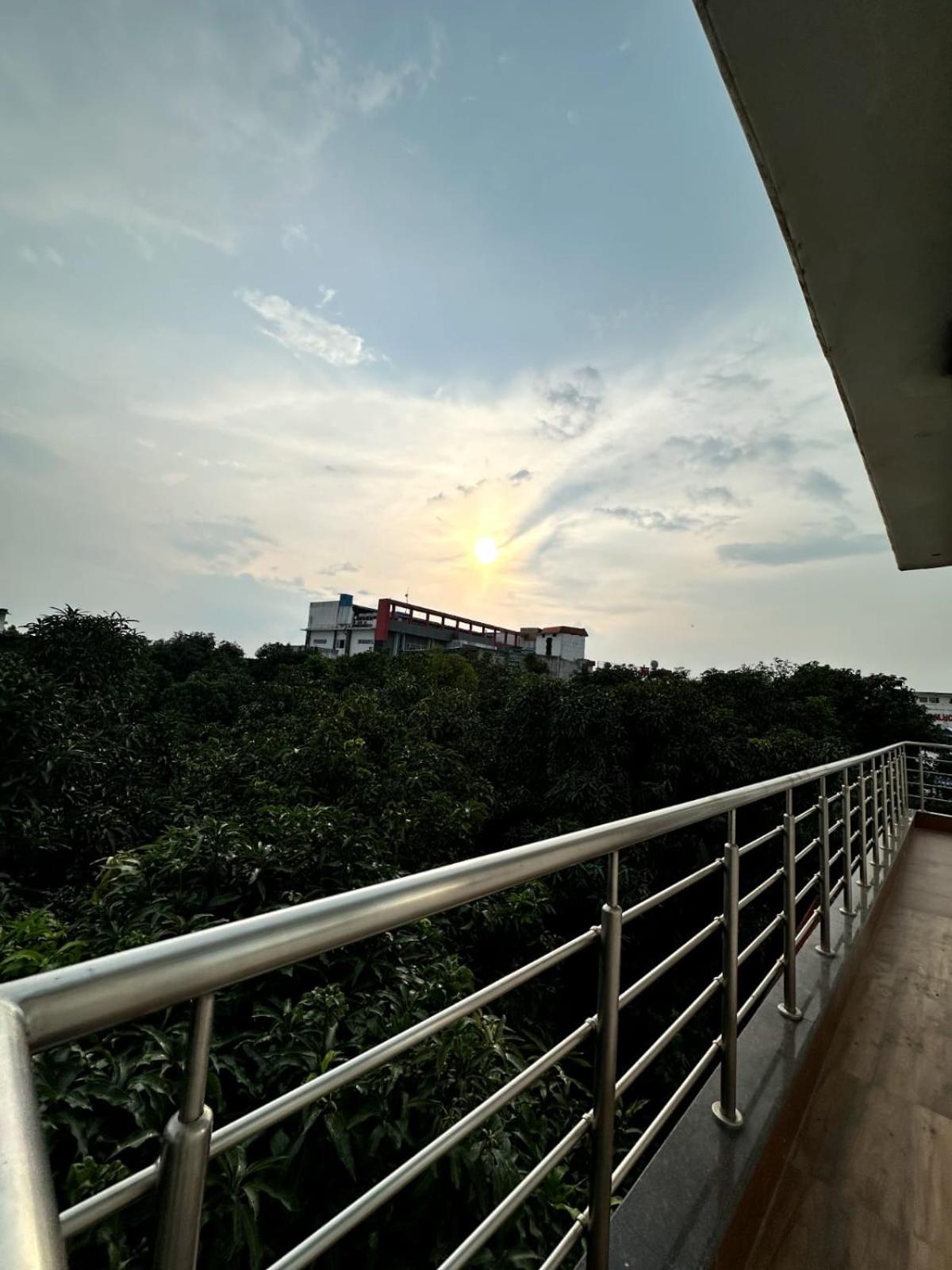 Grand Pearl Hotel & Banquet Lucknow Bagian luar foto